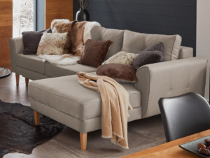 Rohová sedací souprava v oblíbeném skandinávském stylu vytvoří příjemné pohodlí v obývacím pokoji. očalouněna látkou v barvě béžová. elegantní zaoblené područky